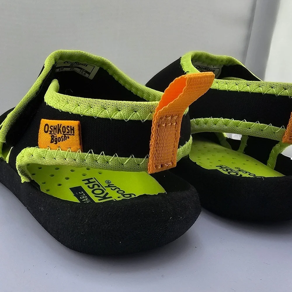 OshKosh‎ Bgosh Toddler Boy's or Girl's Sandals Black Green - Size 9 - New